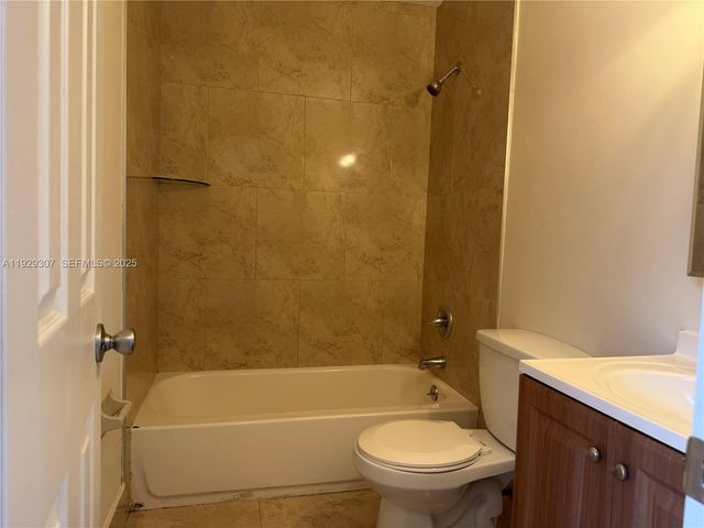 6083 W Flagler St 0, Miami, FL 33144