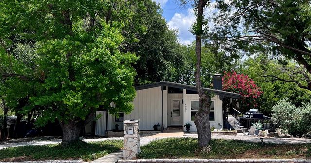 4901 Fairway Court, De Cordova, TX 76049