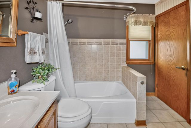 W149N8183 Winchester STREET, Menomonee Falls, WI 53051