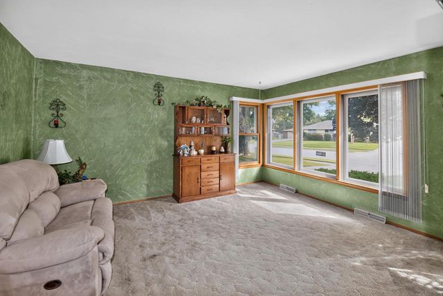 W149N8183 Winchester STREET, Menomonee Falls, WI 53051