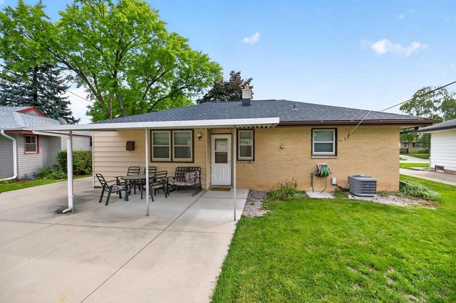 W149N8183 Winchester STREET, Menomonee Falls, WI 53051