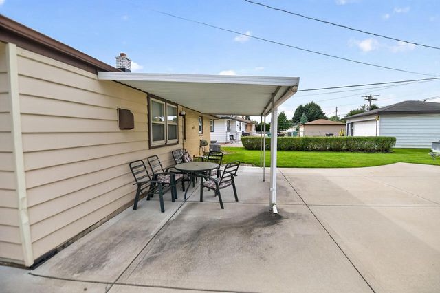W149N8183 Winchester STREET, Menomonee Falls, WI 53051
