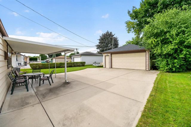 W149N8183 Winchester STREET, Menomonee Falls, WI 53051