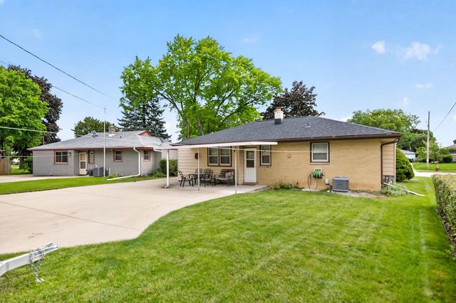 W149N8183 Winchester STREET, Menomonee Falls, WI 53051