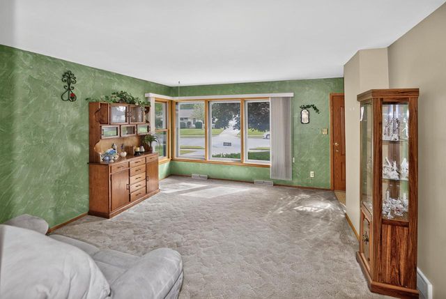 W149N8183 Winchester STREET, Menomonee Falls, WI 53051