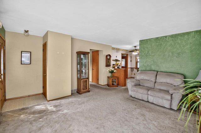W149N8183 Winchester STREET, Menomonee Falls, WI 53051