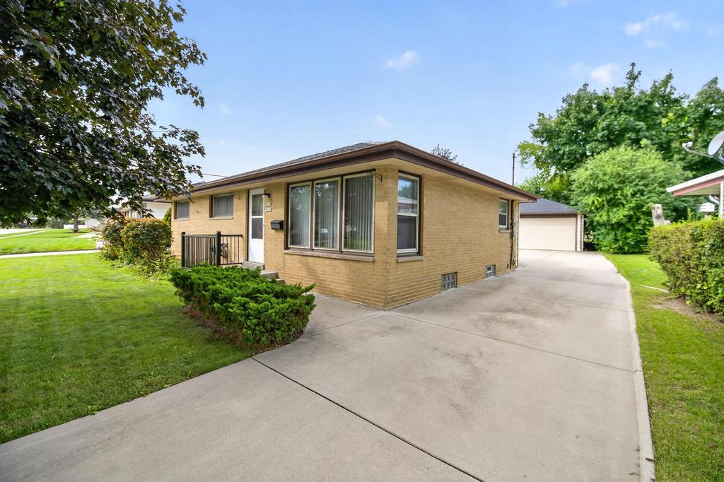 W149N8183 Winchester STREET, Menomonee Falls, WI 53051