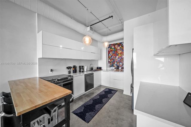 10 SW South River Dr 1512, Miami, FL 33130