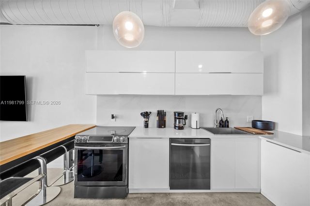 10 SW South River Dr 1512, Miami, FL 33130