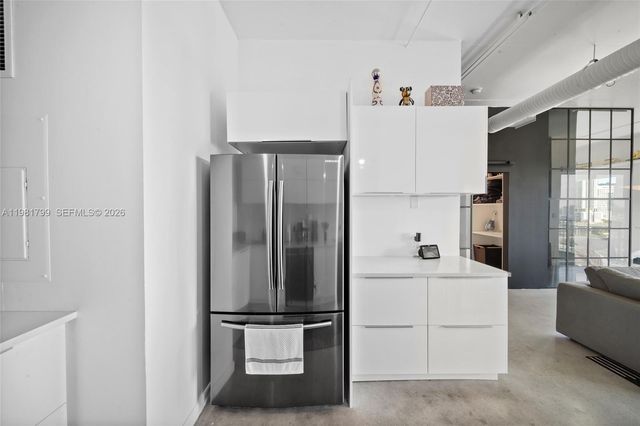 10 SW South River Dr 1512, Miami, FL 33130