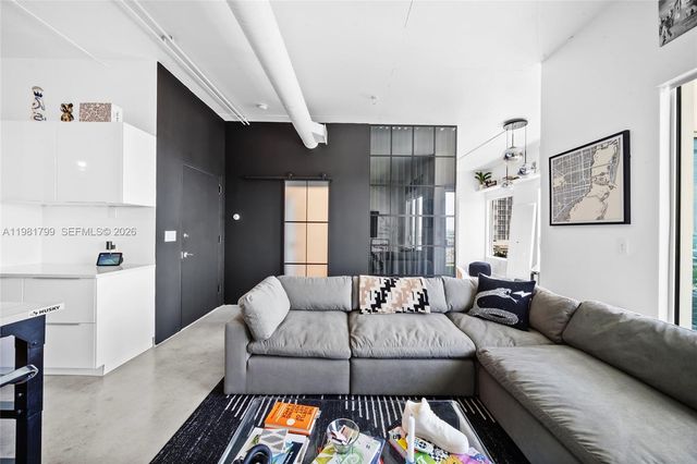 10 SW South River Dr 1512, Miami, FL 33130