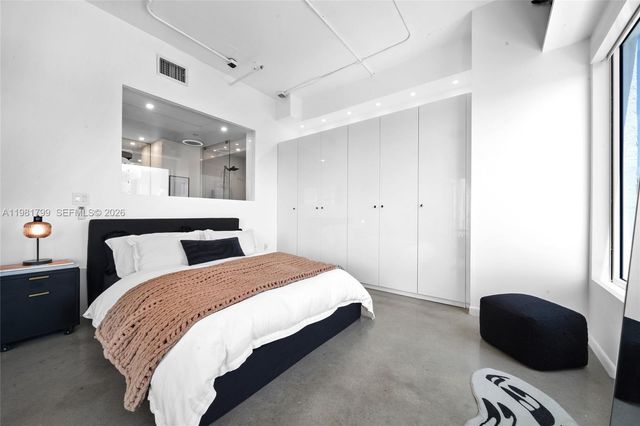 10 SW South River Dr 1512, Miami, FL 33130