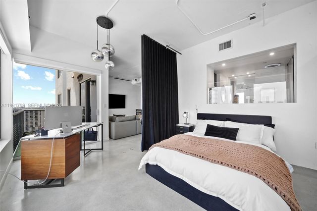 10 SW South River Dr 1512, Miami, FL 33130