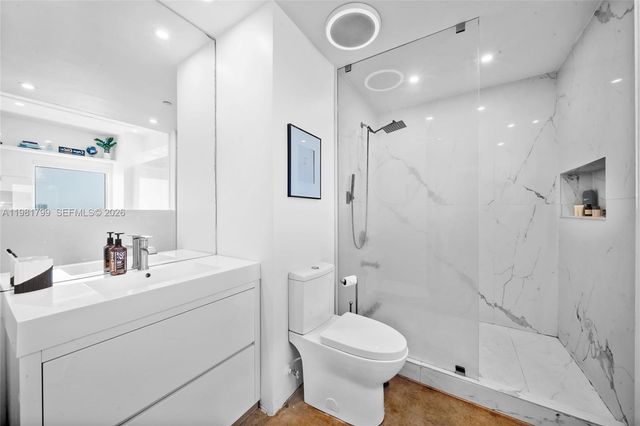 10 SW South River Dr 1512, Miami, FL 33130