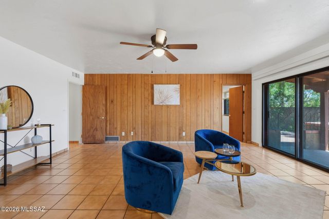 1235 E Moonridge Road, Tucson, AZ 85718