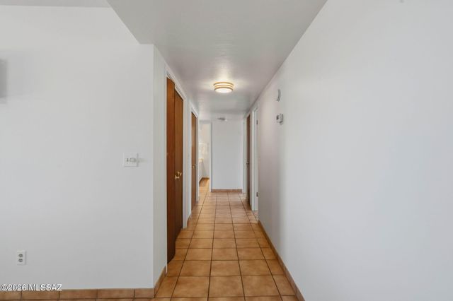 1235 E Moonridge Road, Tucson, AZ 85718