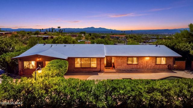 1235 E Moonridge Road, Tucson, AZ 85718