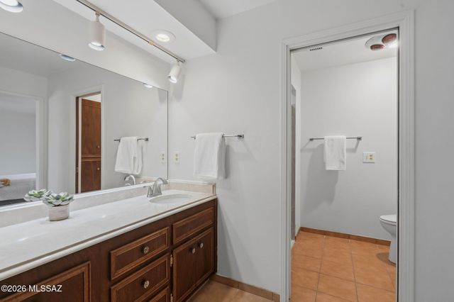 1235 E Moonridge Road, Tucson, AZ 85718