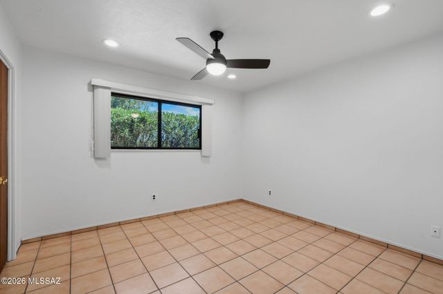 1235 E Moonridge Road, Tucson, AZ 85718