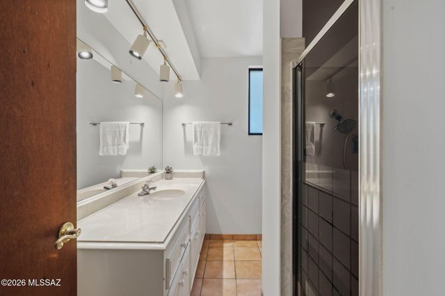 1235 E Moonridge Road, Tucson, AZ 85718