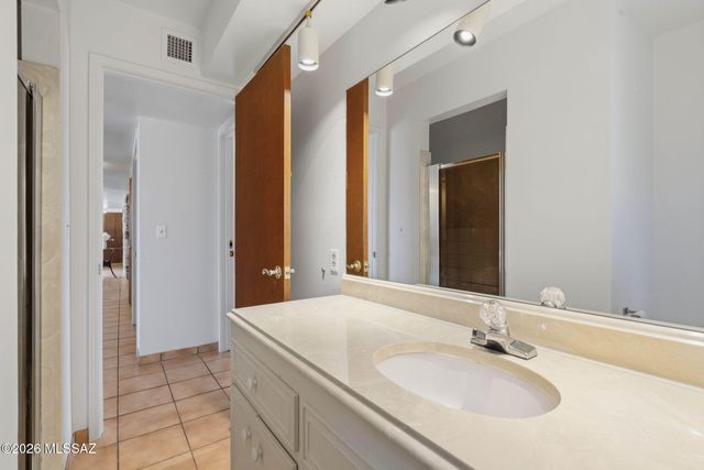 1235 E Moonridge Road, Tucson, AZ 85718