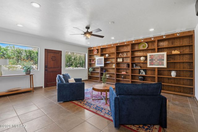 1235 E Moonridge Road, Tucson, AZ 85718