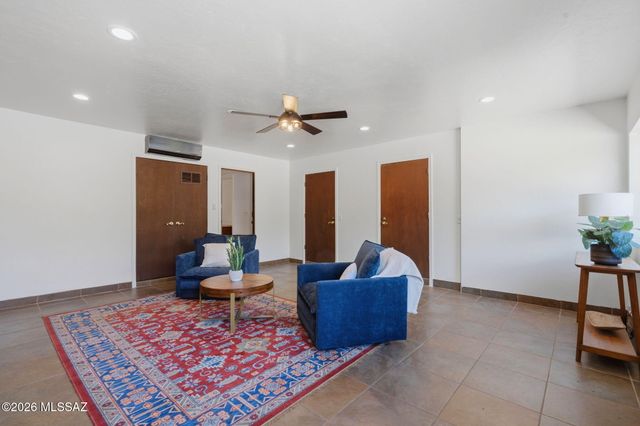 1235 E Moonridge Road, Tucson, AZ 85718