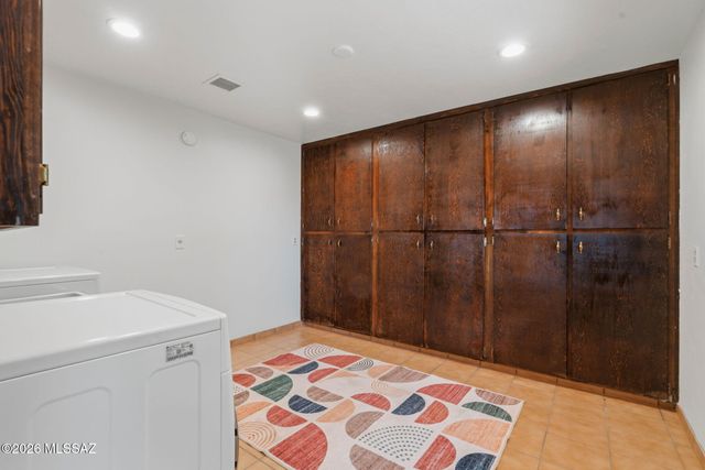 1235 E Moonridge Road, Tucson, AZ 85718