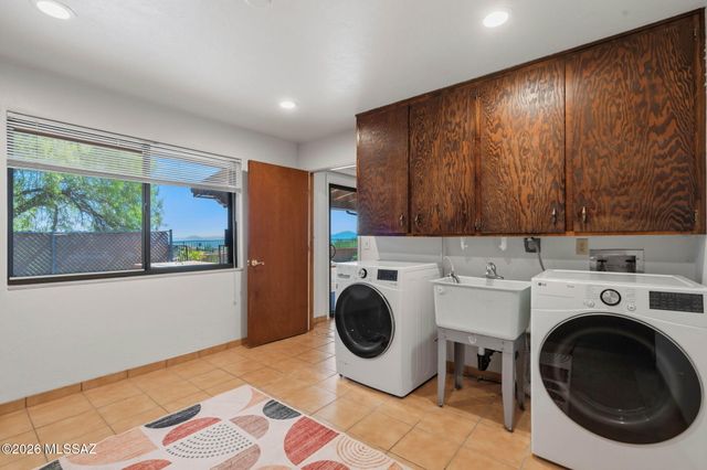 1235 E Moonridge Road, Tucson, AZ 85718
