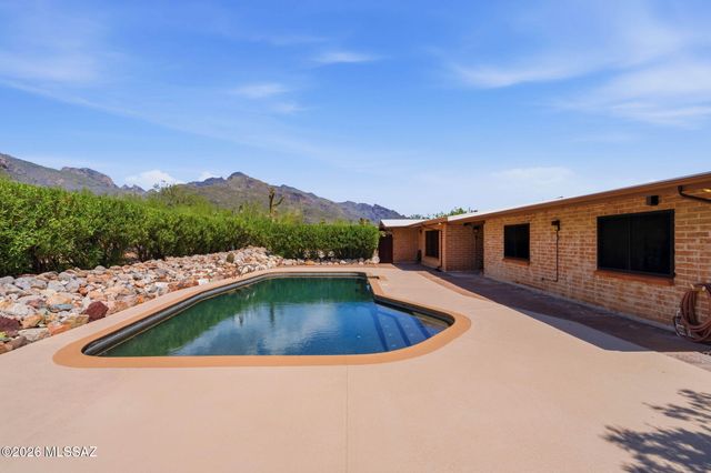 1235 E Moonridge Road, Tucson, AZ 85718