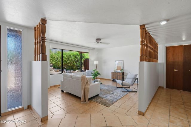 1235 E Moonridge Road, Tucson, AZ 85718