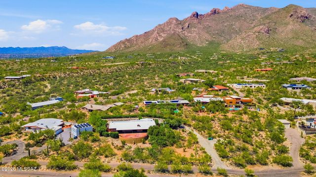 1235 E Moonridge Road, Tucson, AZ 85718