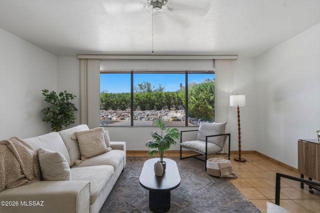 1235 E Moonridge Road, Tucson, AZ 85718