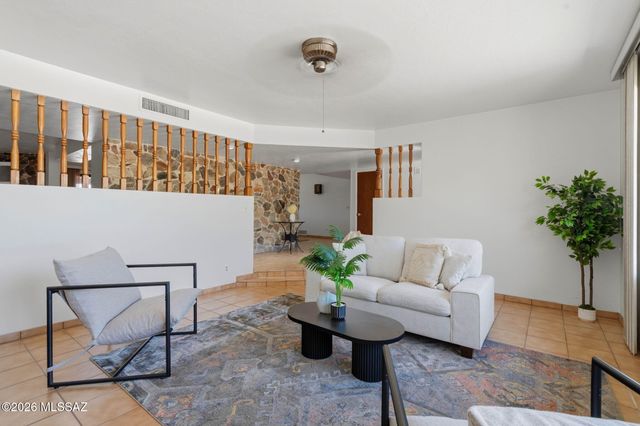 1235 E Moonridge Road, Tucson, AZ 85718