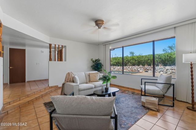 1235 E Moonridge Road, Tucson, AZ 85718