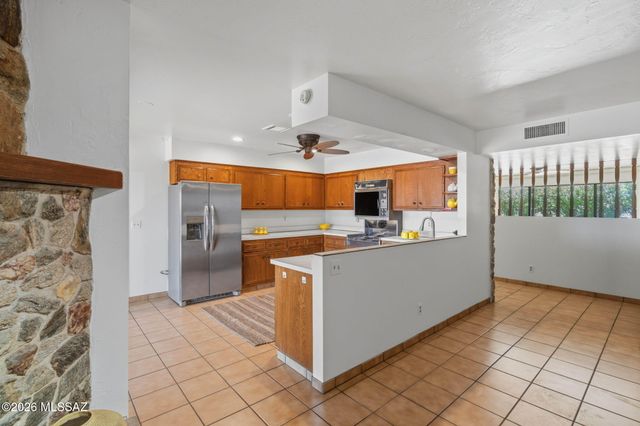 1235 E Moonridge Road, Tucson, AZ 85718