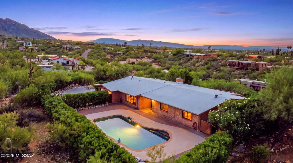 1235 E Moonridge Road, Tucson, AZ 85718