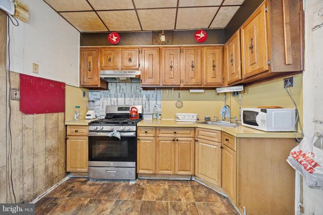 5627 SANSOM ST, Philadelphia, PA 19139