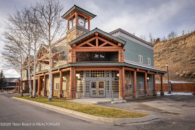 975 W BROADWAY Avenue, Jackson, WY 83001
