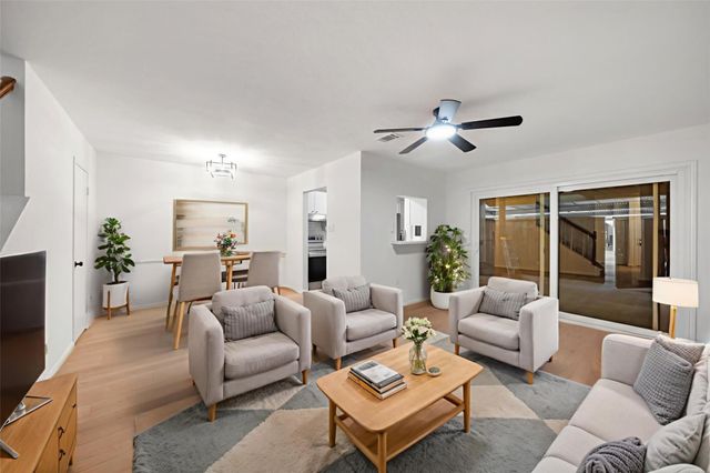 9654 Westview Drive 9, Houston, TX 77055