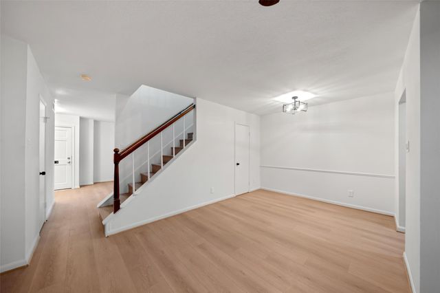 9654 Westview Drive 9, Houston, TX 77055