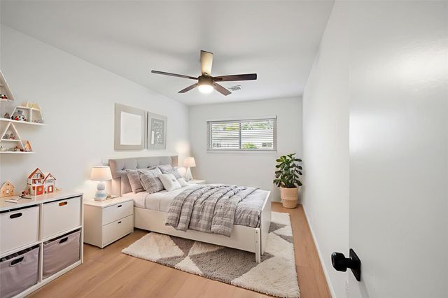 9654 Westview Drive 9, Houston, TX 77055