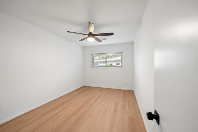 9654 Westview Drive 9, Houston, TX 77055