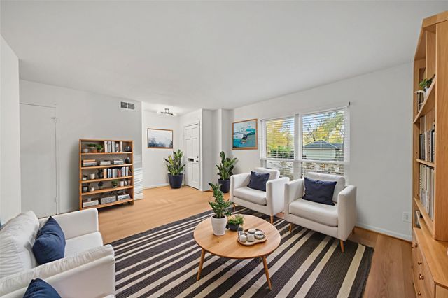 9654 Westview Drive 9, Houston, TX 77055