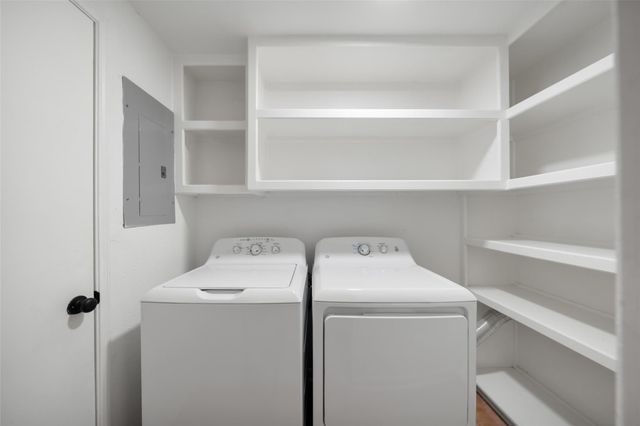 9654 Westview Drive 9, Houston, TX 77055