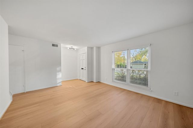 9654 Westview Drive 9, Houston, TX 77055