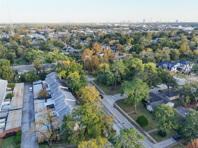 9654 Westview Drive 9, Houston, TX 77055