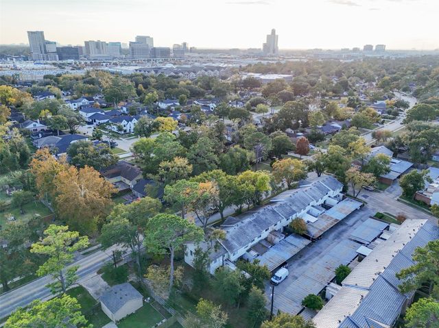 9654 Westview Drive 9, Houston, TX 77055