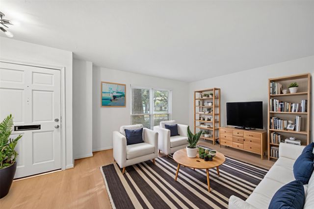 9654 Westview Drive 9, Houston, TX 77055