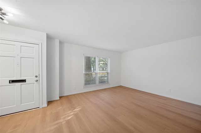 9654 Westview Drive 9, Houston, TX 77055